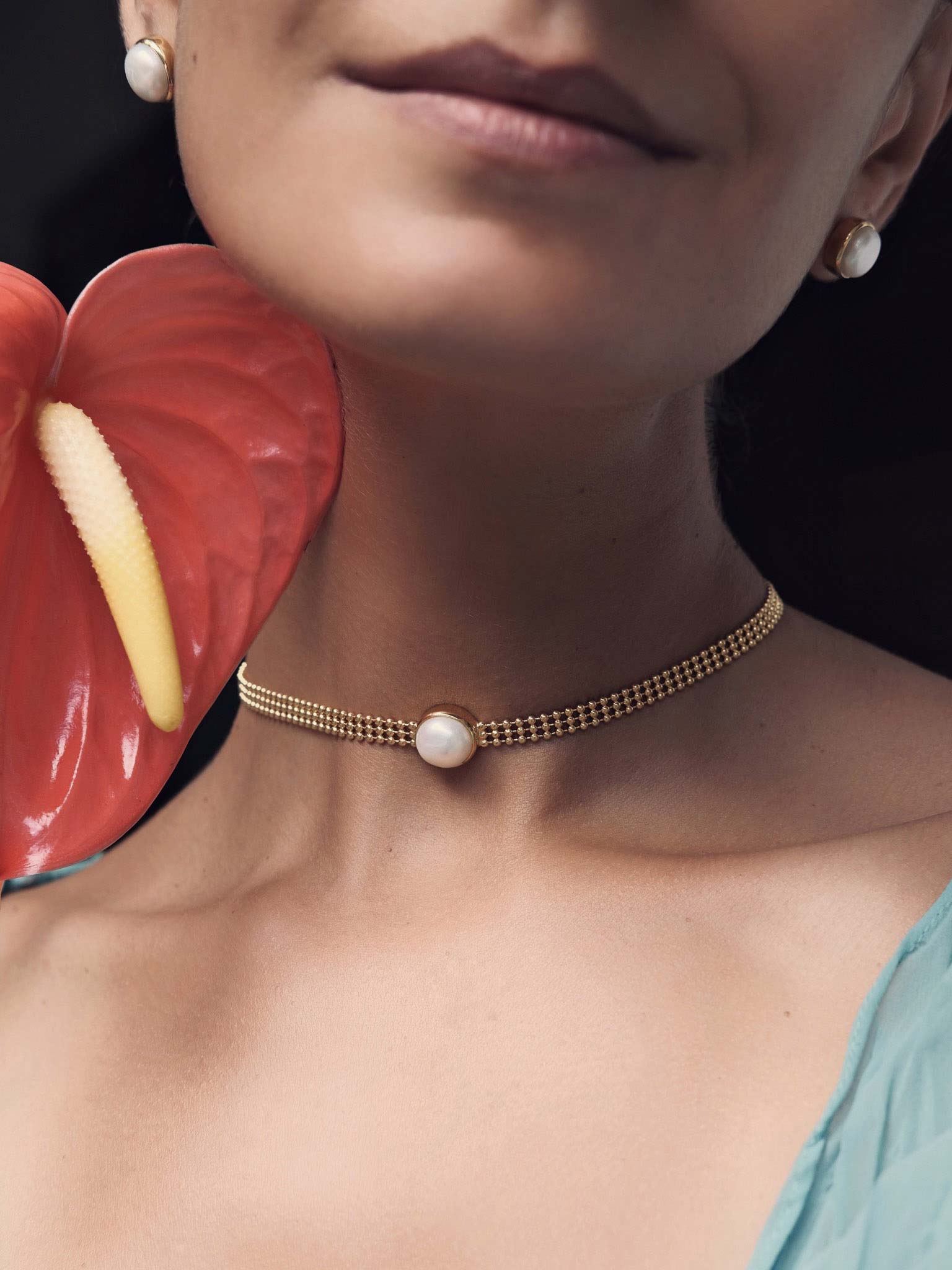 Earrings Forty Gold on model