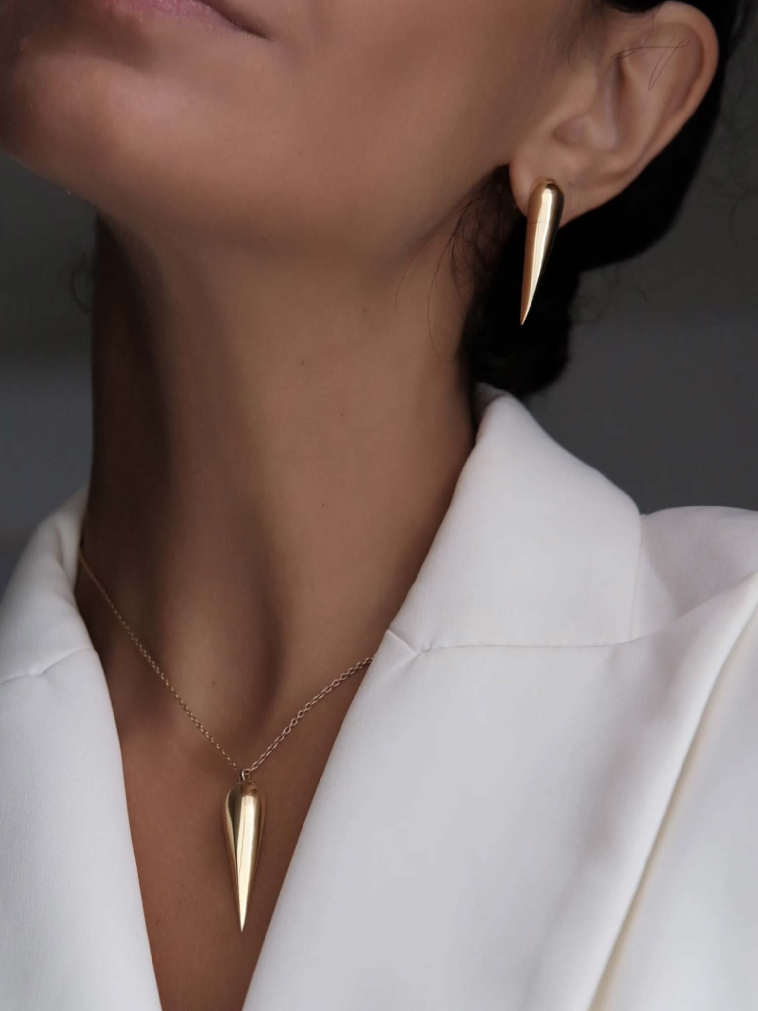 Necklace Cara on model