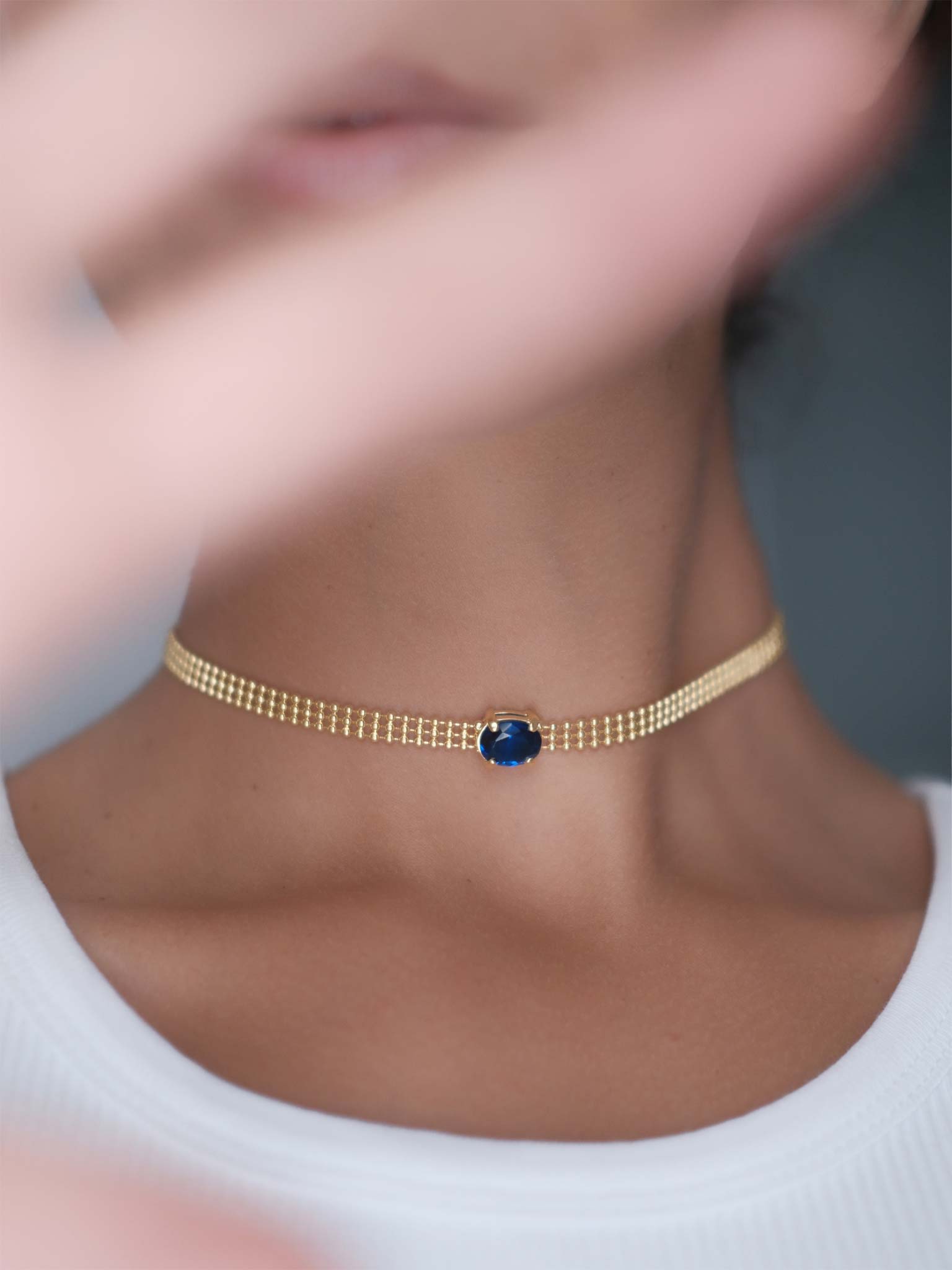 Necklace Sirena Gold on model