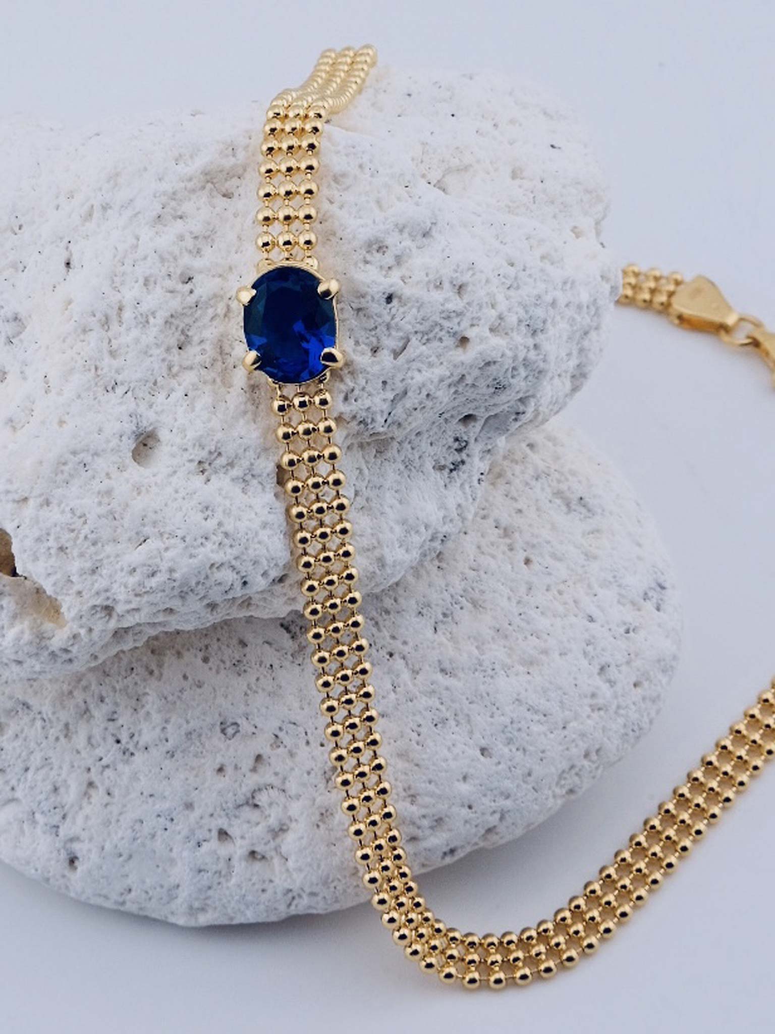 Necklace Sirena Gold on stone