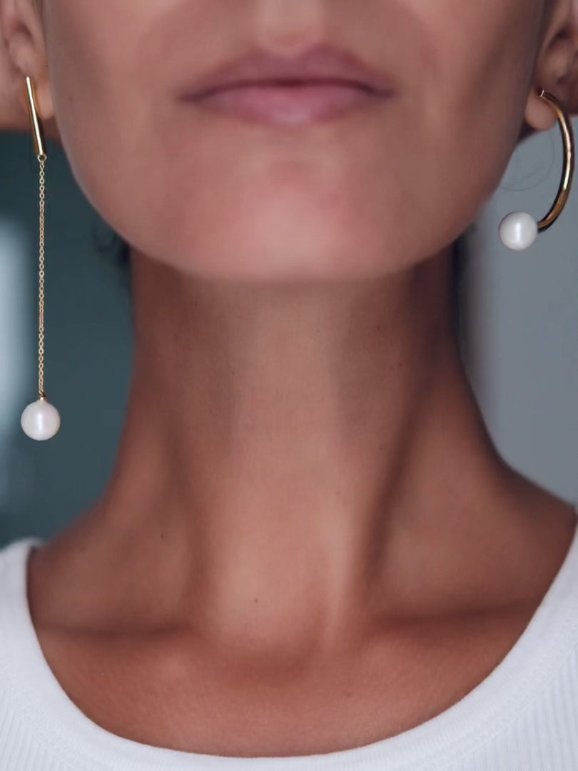 Earrings Nadin Gold on model