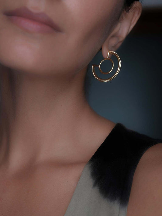 Earrings Anita Gold on model