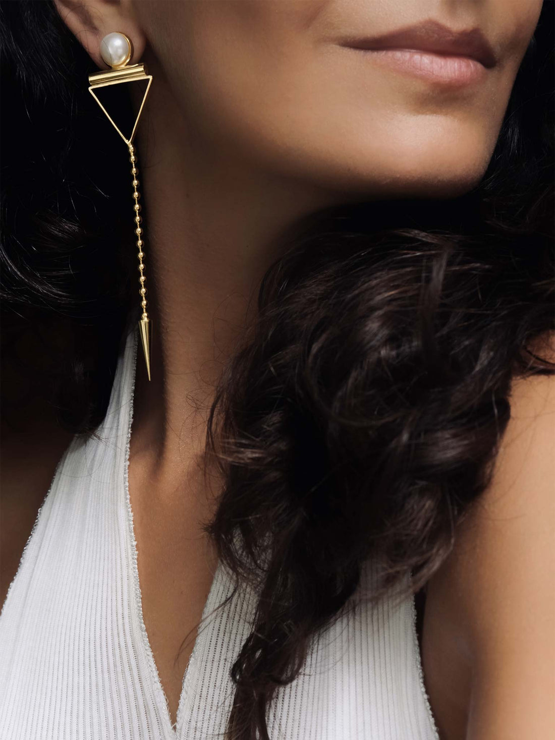 Earrings Tira Gold on model