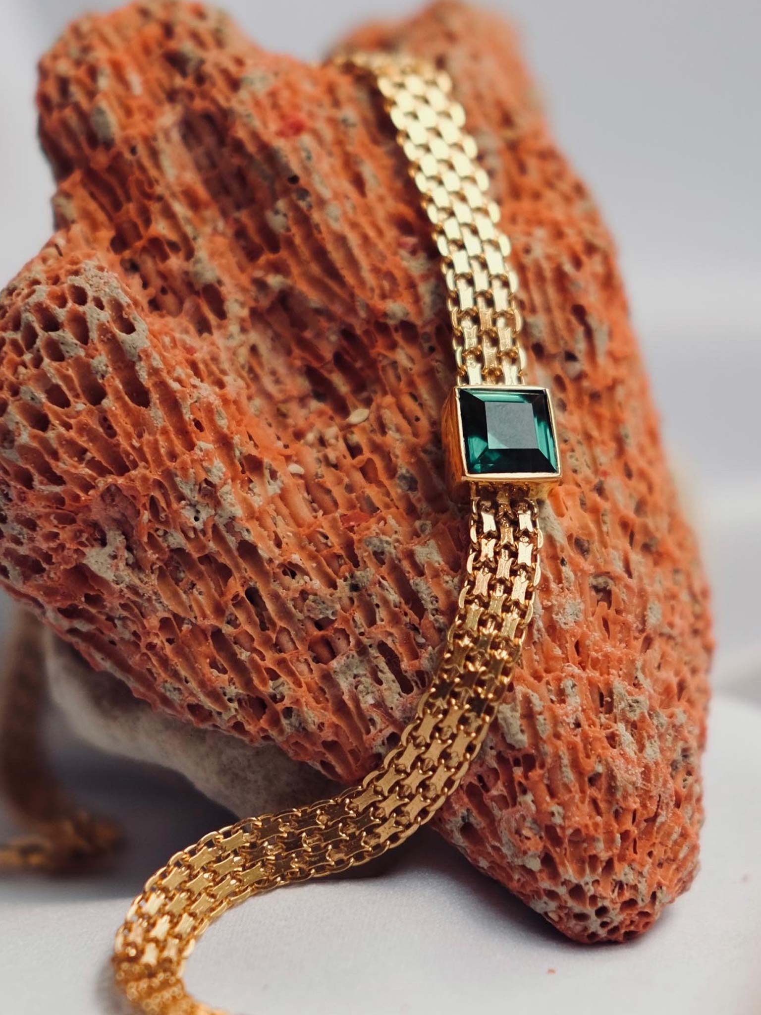 Necklace Madina Gold on coral