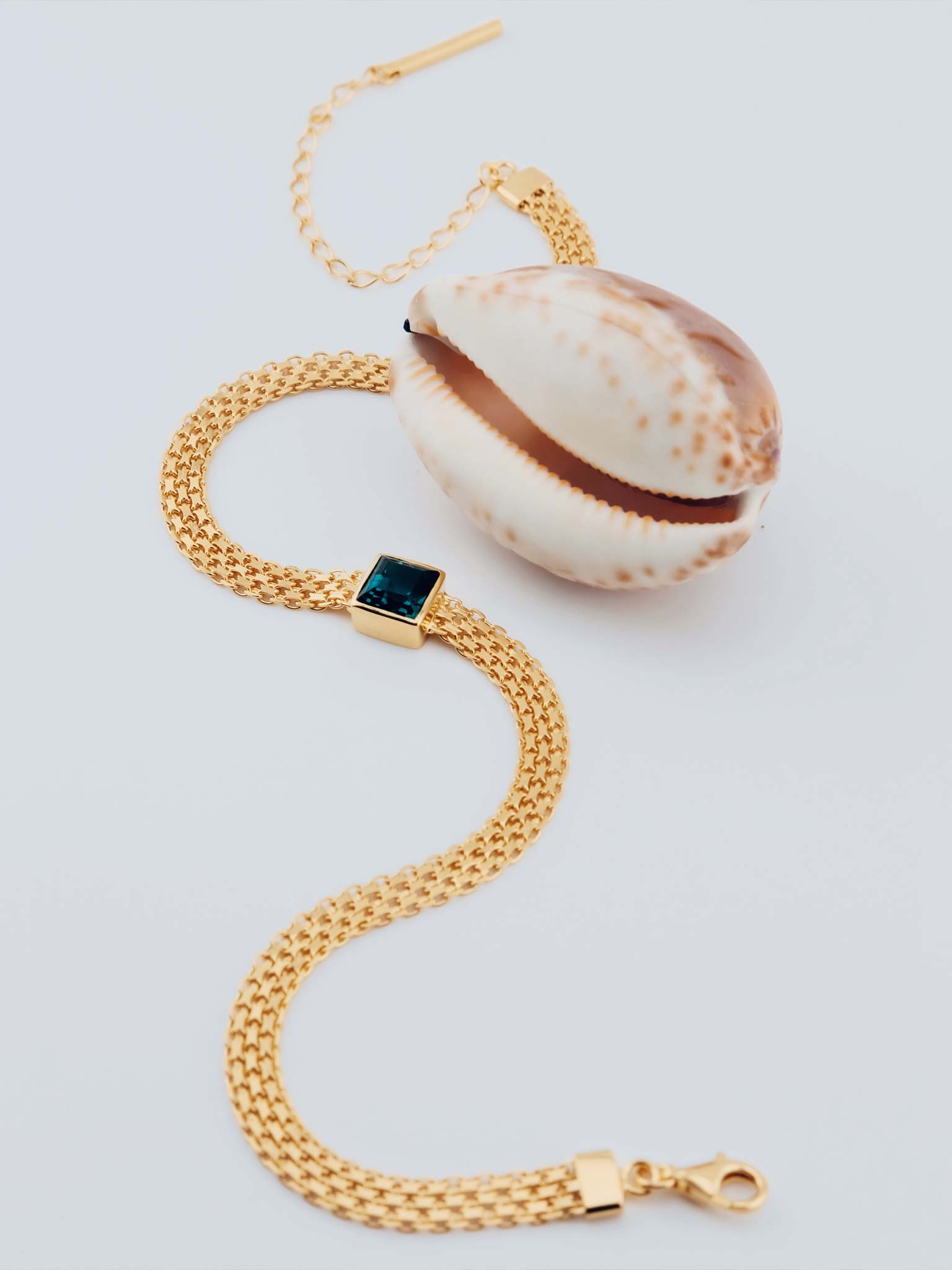 Necklace Madina Gold with shell